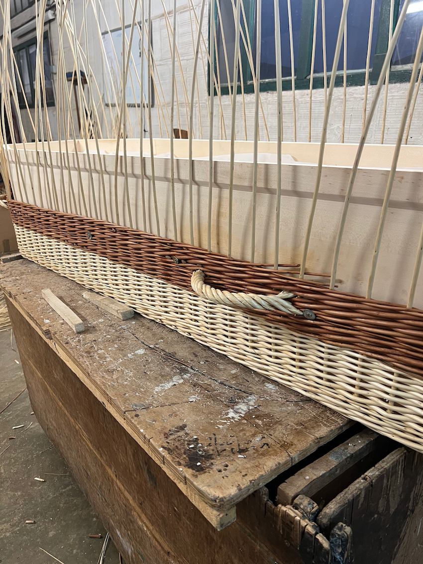 Guide Complet pour les Pompes Funèbres : Choisir un Fournisseur de Vannerie Funéraire de Qualité